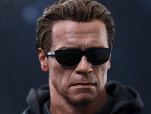 T:800 Guardian Hot Toys sixth scale figure